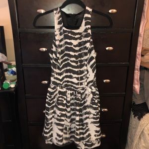 GUESS - BLACK AND WHITE PART DRESS - size 4